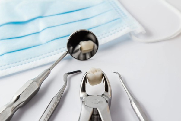 Удаление зубов стоматологами-хирургами
